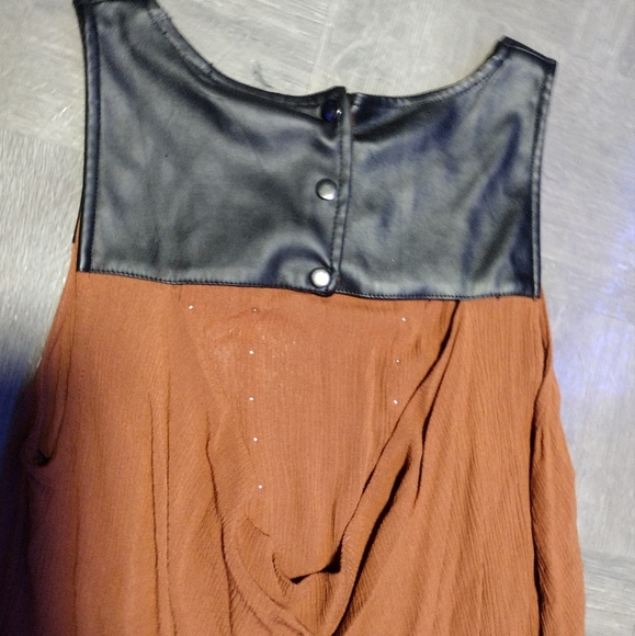 Studded sleeveless top - Picture 13 of 13